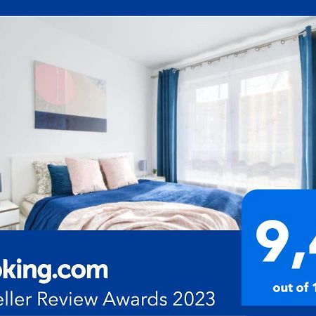 M&R Apartament Airport&Business Deluxe Cybernetyki 17 - Underground Garage - Free Wifi - Netflix - Air Conditioning - Self Check-In, Close By Chopin Airport Varsovie Extérieur photo