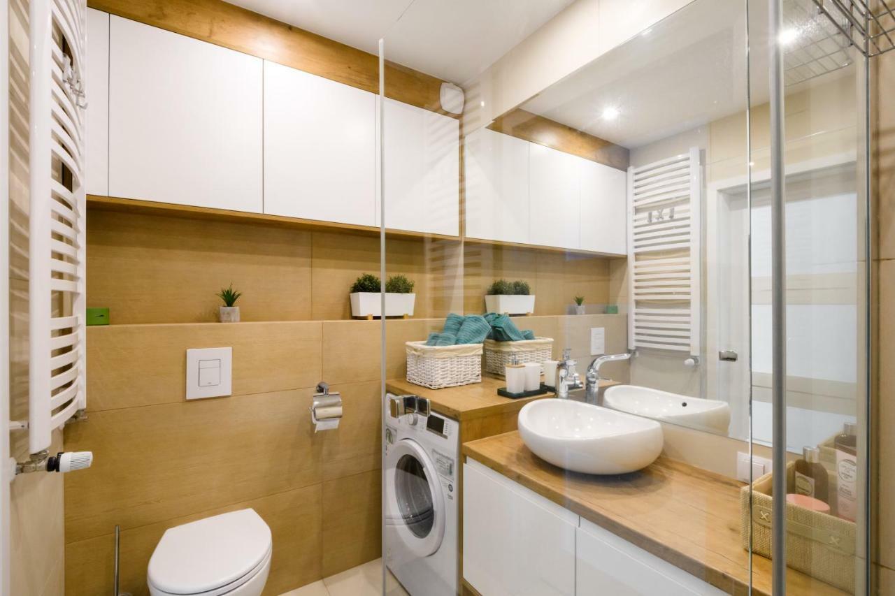 M&R Apartament Airport&Business Deluxe Cybernetyki 17 - Underground Garage - Free Wifi - Netflix - Air Conditioning - Self Check-In, Close By Chopin Airport Varsovie Extérieur photo