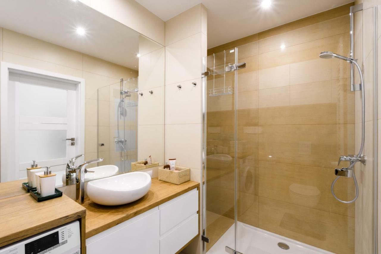 M&R Apartament Airport&Business Deluxe Cybernetyki 17 - Underground Garage - Free Wifi - Netflix - Air Conditioning - Self Check-In, Close By Chopin Airport Varsovie Extérieur photo