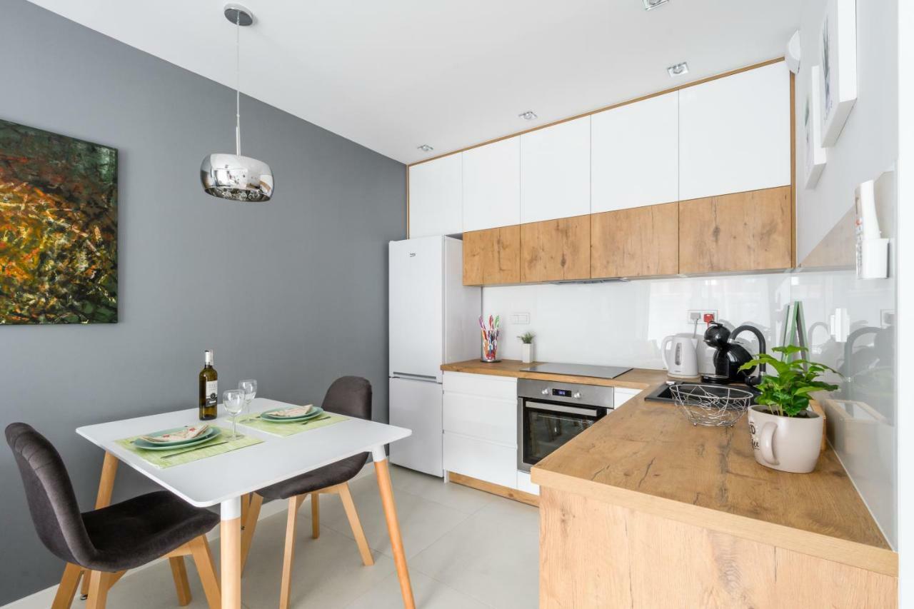 M&R Apartament Airport&Business Deluxe Cybernetyki 17 - Underground Garage - Free Wifi - Netflix - Air Conditioning - Self Check-In, Close By Chopin Airport Varsovie Extérieur photo