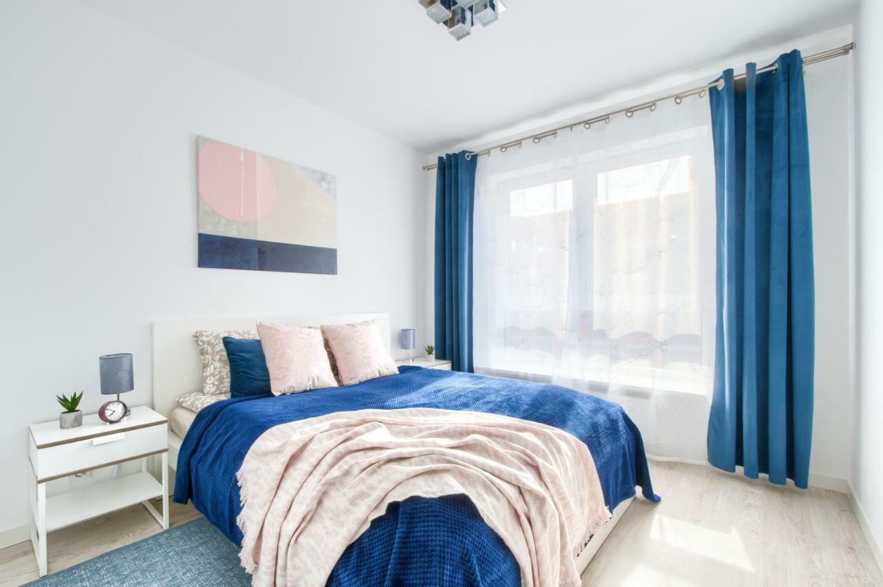 M&R Apartament Airport&Business Deluxe Cybernetyki 17 - Underground Garage - Free Wifi - Netflix - Air Conditioning - Self Check-In, Close By Chopin Airport Varsovie Extérieur photo