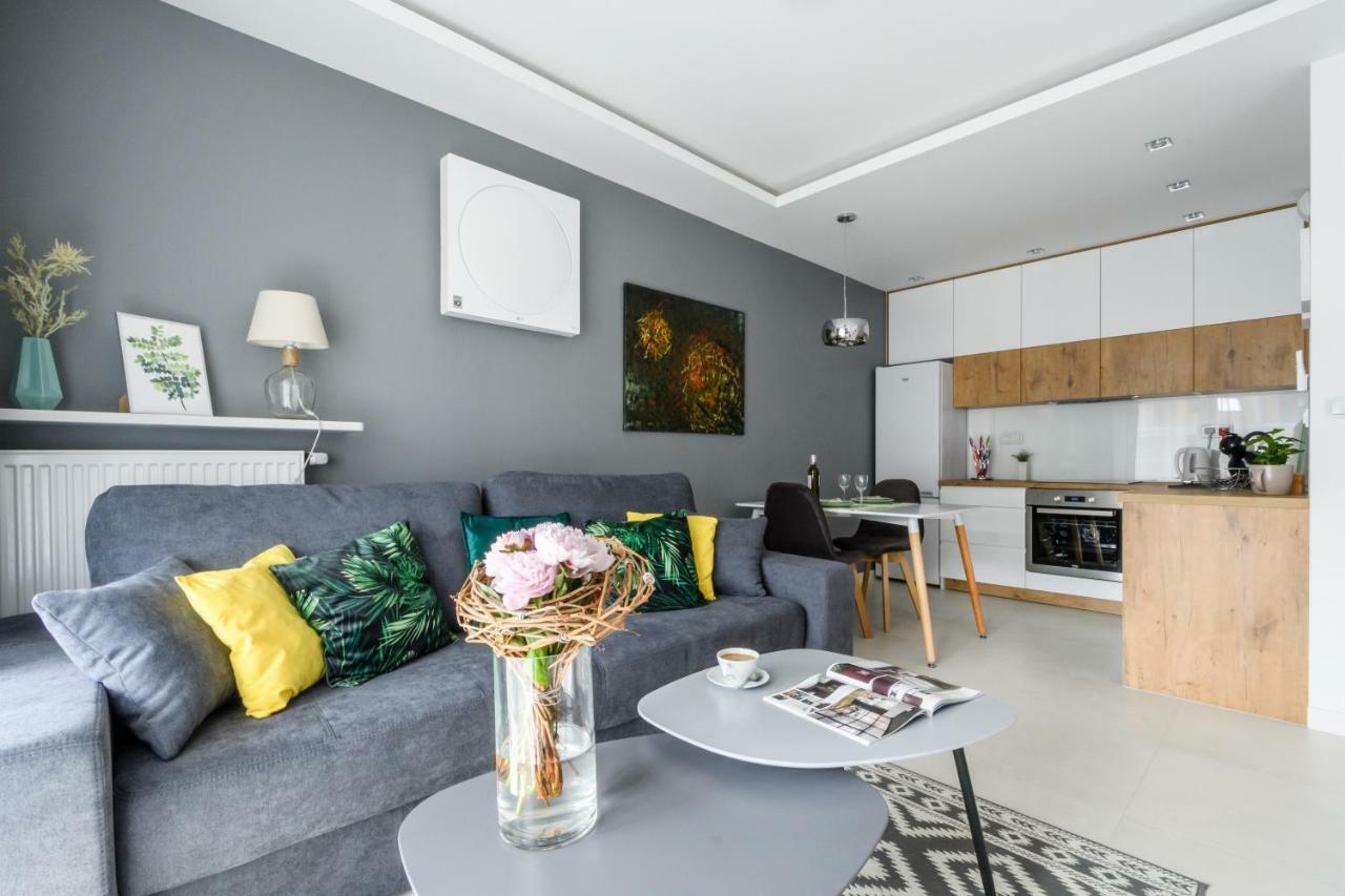 M&R Apartament Airport&Business Deluxe Cybernetyki 17 - Underground Garage - Free Wifi - Netflix - Air Conditioning - Self Check-In, Close By Chopin Airport Varsovie Extérieur photo