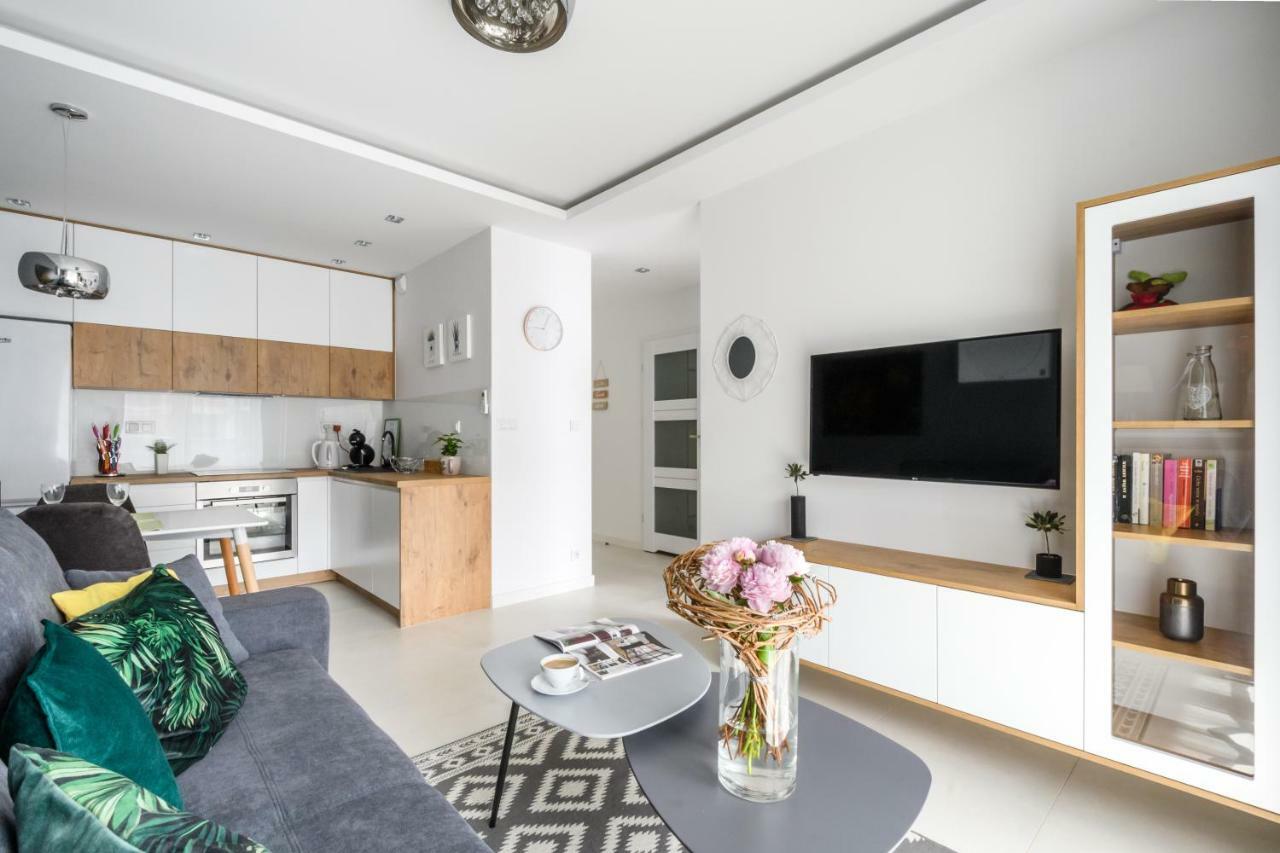 M&R Apartament Airport&Business Deluxe Cybernetyki 17 - Underground Garage - Free Wifi - Netflix - Air Conditioning - Self Check-In, Close By Chopin Airport Varsovie Extérieur photo