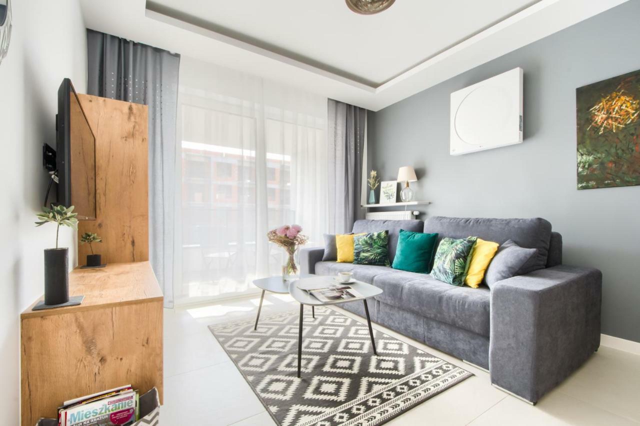 M&R Apartament Airport&Business Deluxe Cybernetyki 17 - Underground Garage - Free Wifi - Netflix - Air Conditioning - Self Check-In, Close By Chopin Airport Varsovie Extérieur photo