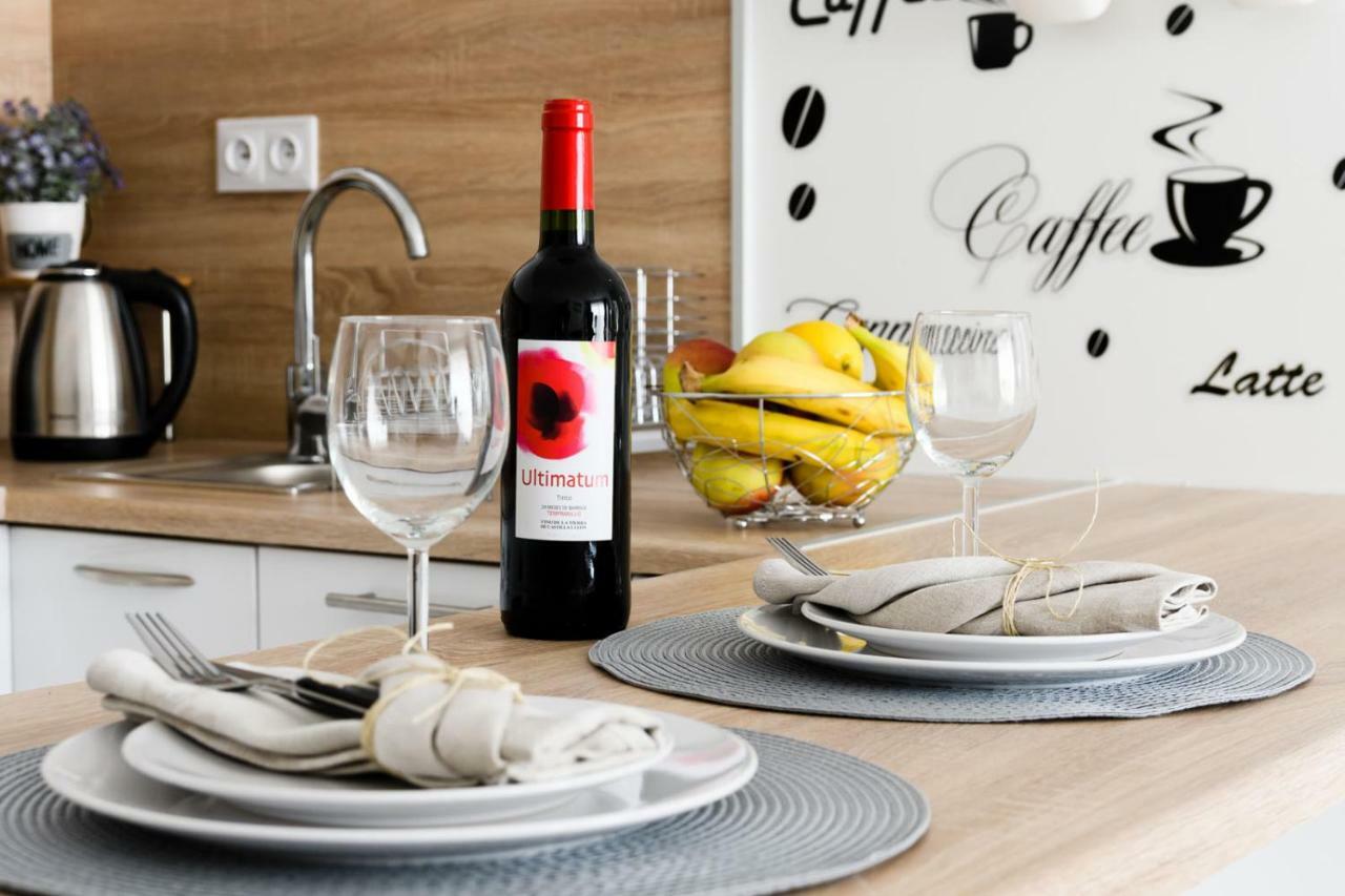 M&R Apartament Airport&Business Deluxe Cybernetyki 17 - Underground Garage - Free Wifi - Netflix - Air Conditioning - Self Check-In, Close By Chopin Airport Varsovie Extérieur photo